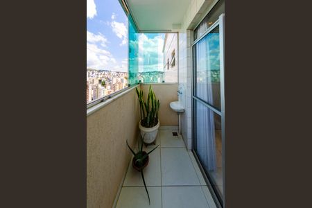 Apartamento à venda com 214m², 3 quartos e 4 vagasVaranda