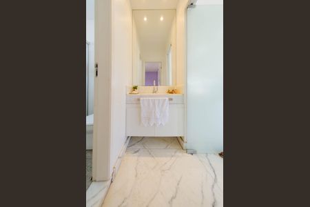 Apartamento à venda com 214m², 3 quartos e 4 vagasBanheiro 2