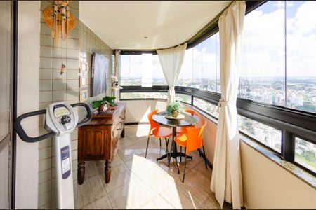 Apartamento à venda com 115m², 3 quartos e 2 vagasVaranda