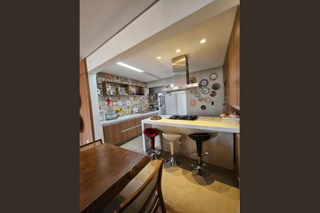 Apartamento à venda com 305m², 4 quartos e 2 vagas Apartamento à venda com 305m², 4 quartos e 2 vagasCozinha