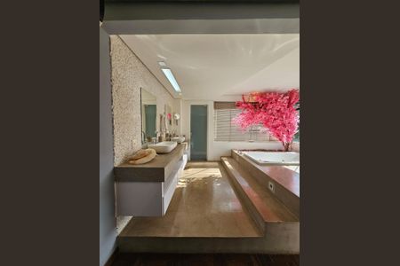 Apartamento à venda com 305m², 4 quartos e 2 vagas Apartamento à venda com 305m², 4 quartos e 2 vagasQuarto 3