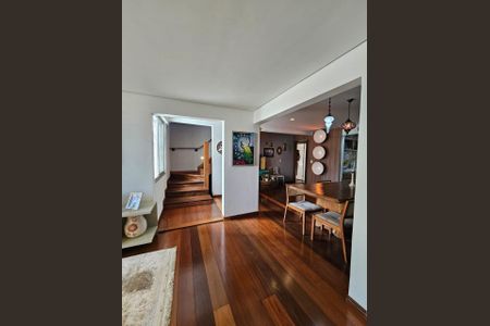 Apartamento à venda com 305m², 4 quartos e 2 vagas Apartamento à venda com 305m², 4 quartos e 2 vagasSala 1