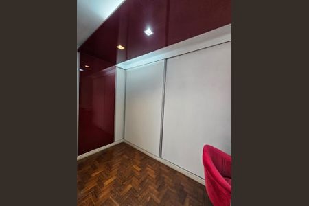 Apartamento à venda com 305m², 4 quartos e 2 vagas Apartamento à venda com 305m², 4 quartos e 2 vagasCloset/Quarto 4