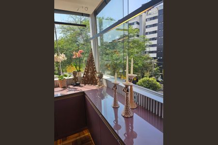 Apartamento à venda com 305m², 4 quartos e 2 vagas Apartamento à venda com 305m², 4 quartos e 2 vagasvaranda/Quarto 4