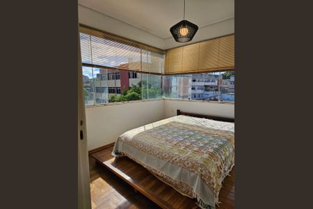 Apartamento à venda com 305m², 4 quartos e 2 vagas Apartamento à venda com 305m², 4 quartos e 2 vagasQuarto 1