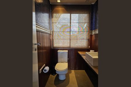 Apartamento à venda com 305m², 4 quartos e 2 vagas Apartamento à venda com 305m², 4 quartos e 2 vagasBanheiro 2