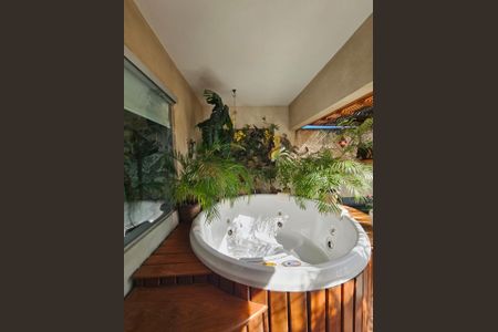 Apartamento à venda com 305m², 4 quartos e 2 vagas Apartamento à venda com 305m², 4 quartos e 2 vagasCobertura