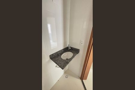 Apartamento à venda com 85m², 2 quartos e 1 vaga Apartamento à venda com 85m², 2 quartos e 1 vagaBanheiro