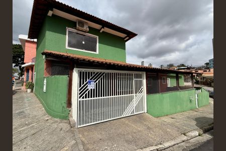 Casa à venda com 220m², 3 quartos e 2 vagasFachada