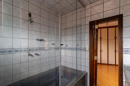 Casa à venda com 220m², 3 quartos e 2 vagasSuíte