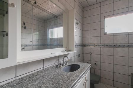 Casa à venda com 220m², 3 quartos e 2 vagasSuíte