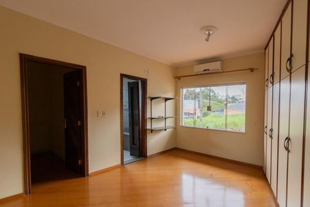 Casa à venda com 220m², 3 quartos e 2 vagasSuíte