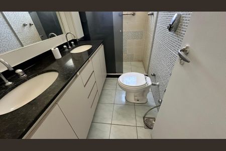 Apartamento à venda com 210m², 4 quartos e 2 vagas Apartamento à venda com 210m², 4 quartos e 2 vagasBanheiro quarto 3