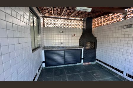 Apartamento à venda com 210m², 4 quartos e 2 vagas Apartamento à venda com 210m², 4 quartos e 2 vagasÁrea comum - Churrasqueira