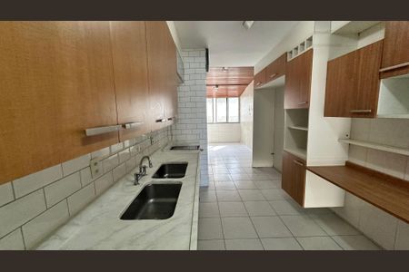 Apartamento à venda com 210m², 4 quartos e 2 vagas Apartamento à venda com 210m², 4 quartos e 2 vagasCozinha