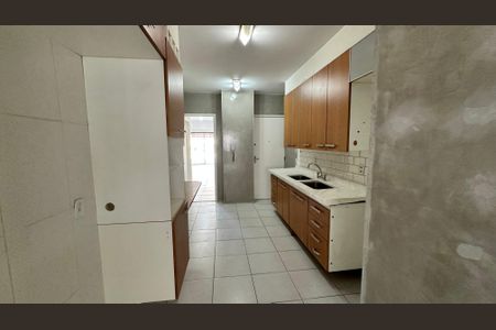 Apartamento à venda com 210m², 4 quartos e 2 vagas Apartamento à venda com 210m², 4 quartos e 2 vagasCozinha