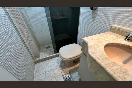 Apartamento à venda com 210m², 4 quartos e 2 vagas Apartamento à venda com 210m², 4 quartos e 2 vagasBanheiro Social