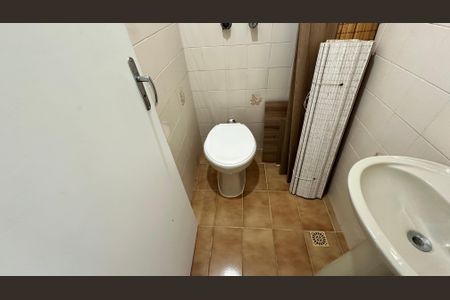 Apartamento à venda com 210m², 4 quartos e 2 vagas Apartamento à venda com 210m², 4 quartos e 2 vagasBanheiro de serviço
