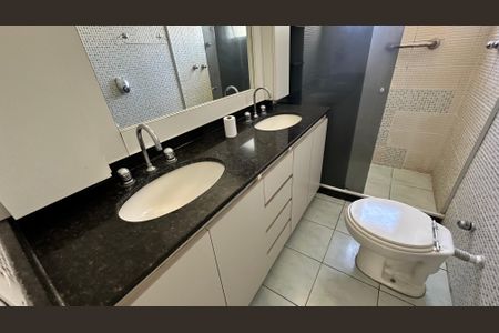 Apartamento à venda com 210m², 4 quartos e 2 vagas Apartamento à venda com 210m², 4 quartos e 2 vagasBanheiro quarto 3