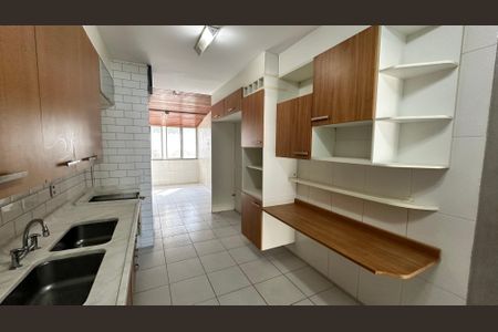Apartamento à venda com 210m², 4 quartos e 2 vagas Apartamento à venda com 210m², 4 quartos e 2 vagasCozinha