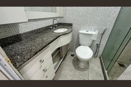 Apartamento à venda com 210m², 4 quartos e 2 vagas Apartamento à venda com 210m², 4 quartos e 2 vagasBanheiro quarto 1