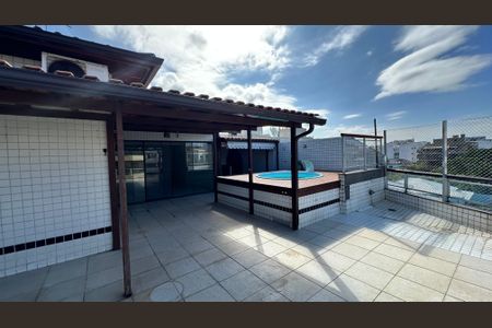 Apartamento à venda com 210m², 4 quartos e 2 vagas Apartamento à venda com 210m², 4 quartos e 2 vagasCobertura