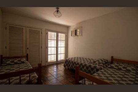 Casa para alugar com 1500m², 3 quartos e 5 vagasQuarto