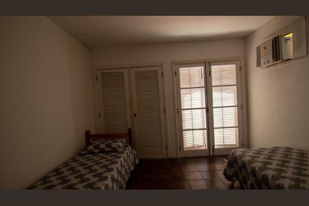 Casa para alugar com 1500m², 3 quartos e 5 vagasQuarto