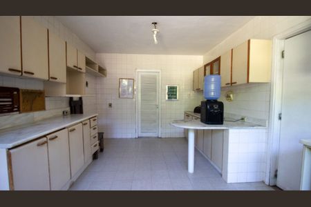 Casa para alugar com 1500m², 3 quartos e 5 vagasCozinha e Área de Serviço