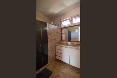 Casa para alugar com 1500m², 3 quartos e 5 vagasBanheiro da Suíte 2