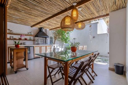 Casa à venda com 380m², 4 quartos e 4 vagasChurrasqueira