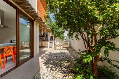Casa à venda com 380m², 4 quartos e 4 vagasQuintal