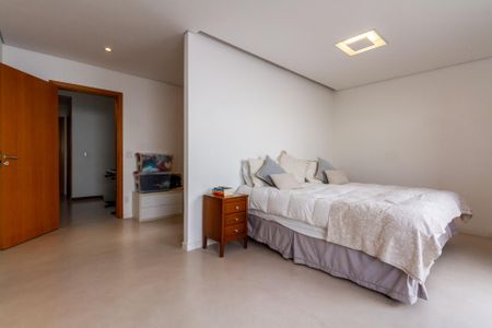 Casa à venda com 380m², 4 quartos e 4 vagasSuíte