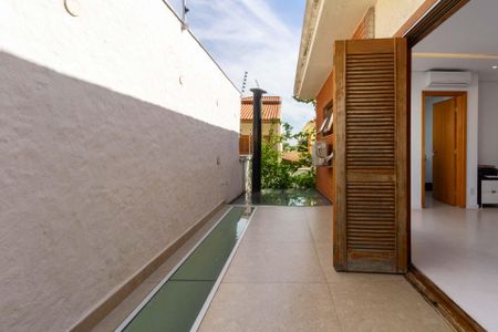 Casa à venda com 380m², 4 quartos e 4 vagasVaranda da Suíte