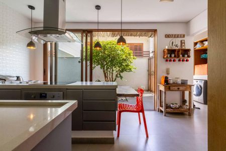 Casa à venda com 380m², 4 quartos e 4 vagasCozinha