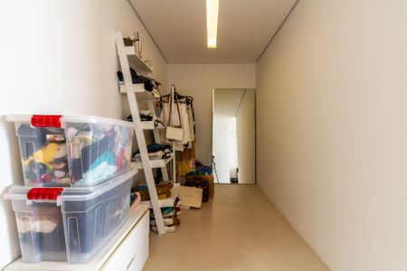 Casa à venda com 380m², 4 quartos e 4 vagasCloset da suíte