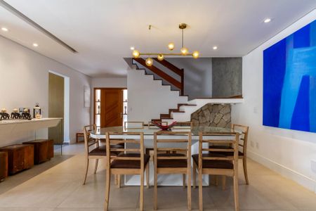 Casa à venda com 380m², 4 quartos e 4 vagasSala