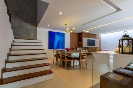 Casa à venda com 380m², 4 quartos e 4 vagasSala