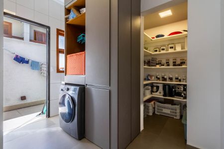 Casa à venda com 380m², 4 quartos e 4 vagasÁrea de Serviço