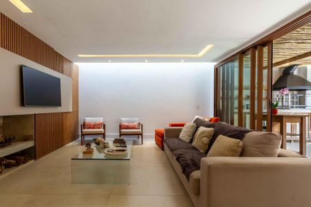 Casa à venda com 380m², 4 quartos e 4 vagasSala