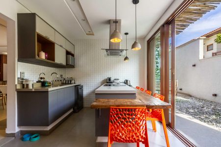 Casa à venda com 380m², 4 quartos e 4 vagasCozinha