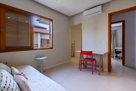 Casa à venda com 380m², 4 quartos e 4 vagasSuíte 2