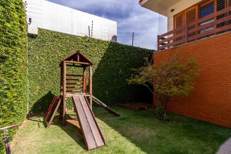 Casa à venda com 380m², 4 quartos e 4 vagasÁrea comum - Playground