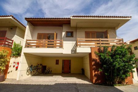 Casa à venda com 380m², 4 quartos e 4 vagasFachada