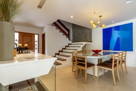 Casa à venda com 380m², 4 quartos e 4 vagasSala