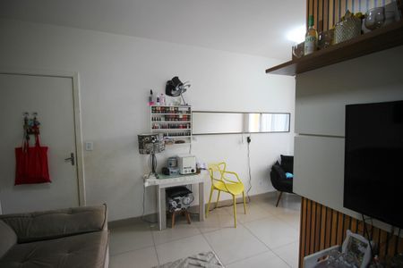 Apartamento para alugar com 70m², 2 quartos e 1 vagaSala