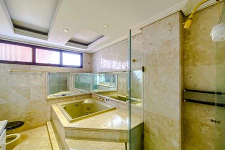 Apartamento à venda com 346m², 4 quartos e 4 vagasBanheiro da Suíte 4