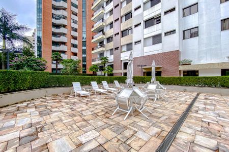 Apartamento à venda com 346m², 4 quartos e 4 vagasÁrea comum - Piscina