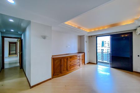 Apartamento à venda com 346m², 4 quartos e 4 vagasQuarto 4 - Suíte