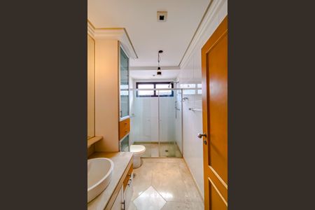 Apartamento à venda com 346m², 4 quartos e 4 vagasBanheiro da Suíte 3